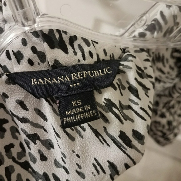 🌞🌞 Banana Republic animal print blouse - Picture 3 of 4